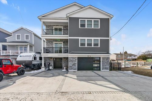 3894 Sands Ln, Seaford, NY, 11783-3624 | Card Image