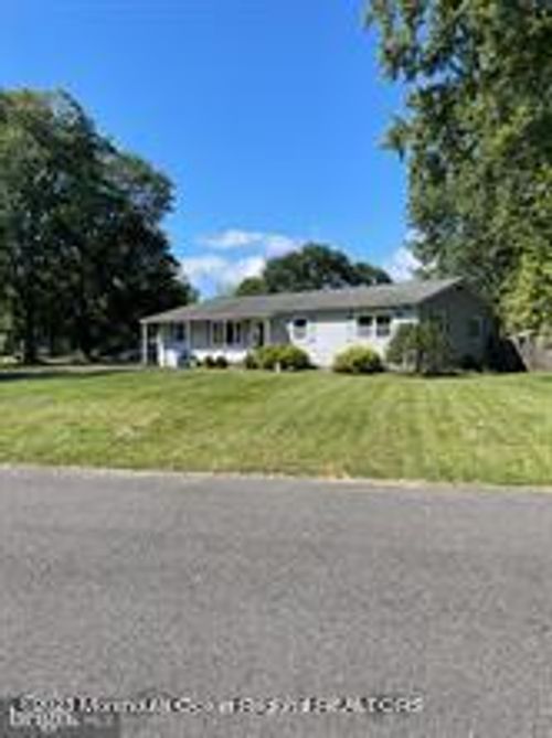 11 Hanover Dr, COOKSTOWN, NJ, 08511-1006 | Card Image