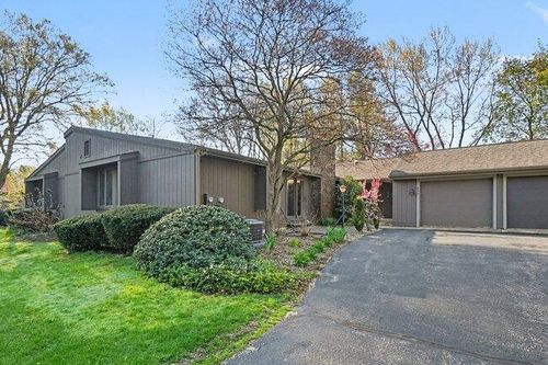 840 Brook Village Ct, Holland, MI, 49423-4697 | Card Image
