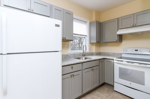 0-3 Atlantic Ave, Attleboro, MA, 02703-3525 | Card Image