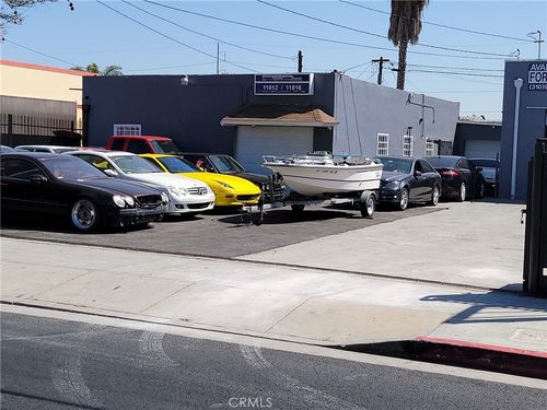 11812 Inglewood Ave, Hawthorne, CA, 90250-2731 | Card Image