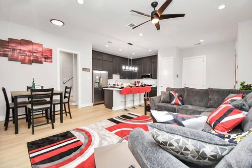 c-5718 Beall St, Houston, TX, 77091-4206 | Card Image