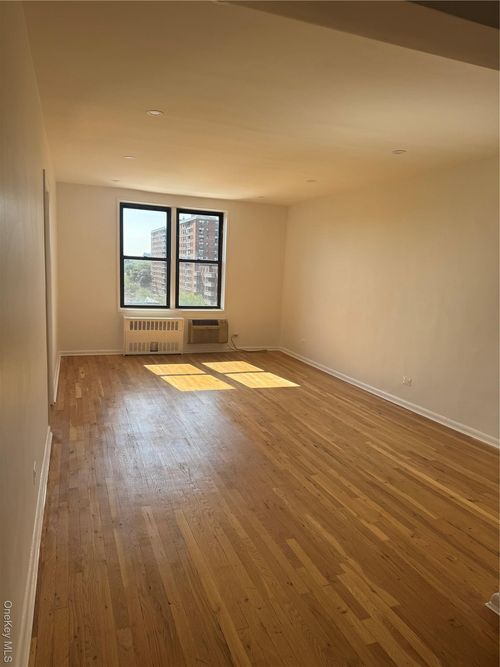 apt-5f-6550 Wetherole St, Rego Park, NY, 11374-4720 | Card Image