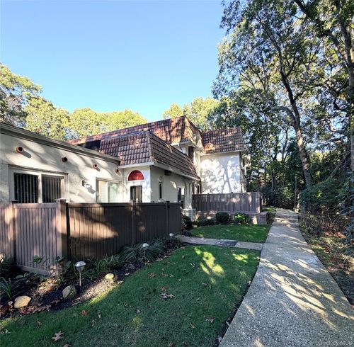 236 Skyline Dr, Coram, NY, 11727-3618 | Card Image