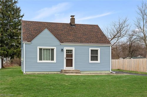 4 Lyndale Dr, Painesville, OH, 44077-4940 | Card Image