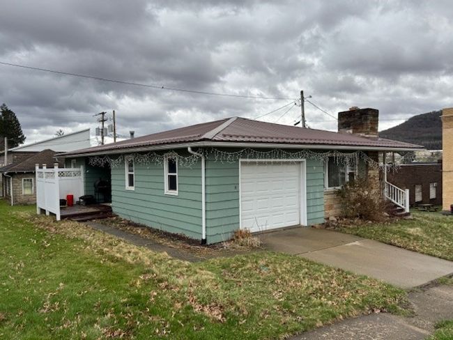 305 State St, House other with 2 bedrooms, 1 bathrooms and null parking in Smethport PA | Image 4