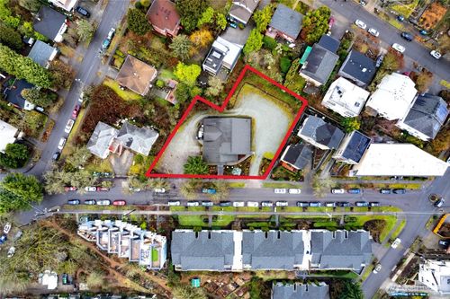 812 Davis Pl S, Seattle, WA, 98144-2938 | Card Image