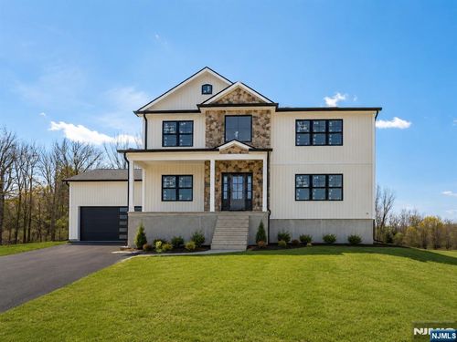 9 Emerald Dr, Hamburg, NJ, 07419-2642 | Card Image