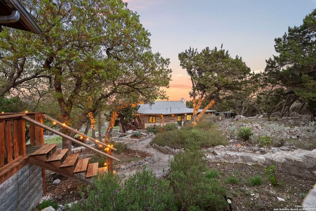 110 Apacheria Pass W, House other with 3 bedrooms, 3 bathrooms and null parking in Comfort TX | Image 6