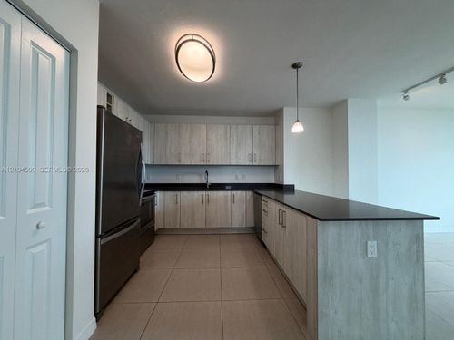 309-7525 E Treasure Dr, North Bay Village, FL, 33141 | Card Image
