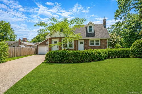 44 Elizabeth Ave, Smithtown, NY, 11787-5620 | Card Image