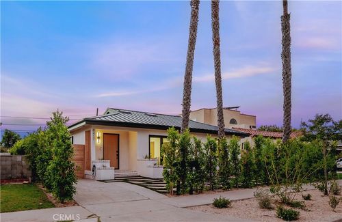 8417 Holy Cross Pl, Los Angeles, CA, 90045-2634 | Card Image