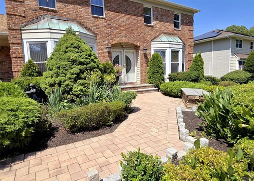 29 Charlemagne Dr, Nesconset, NY, 11767-1928 | Card Image