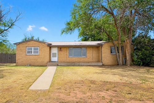 809 W 5th St, Wolfforth, TX, 79382-2938 | Card Image