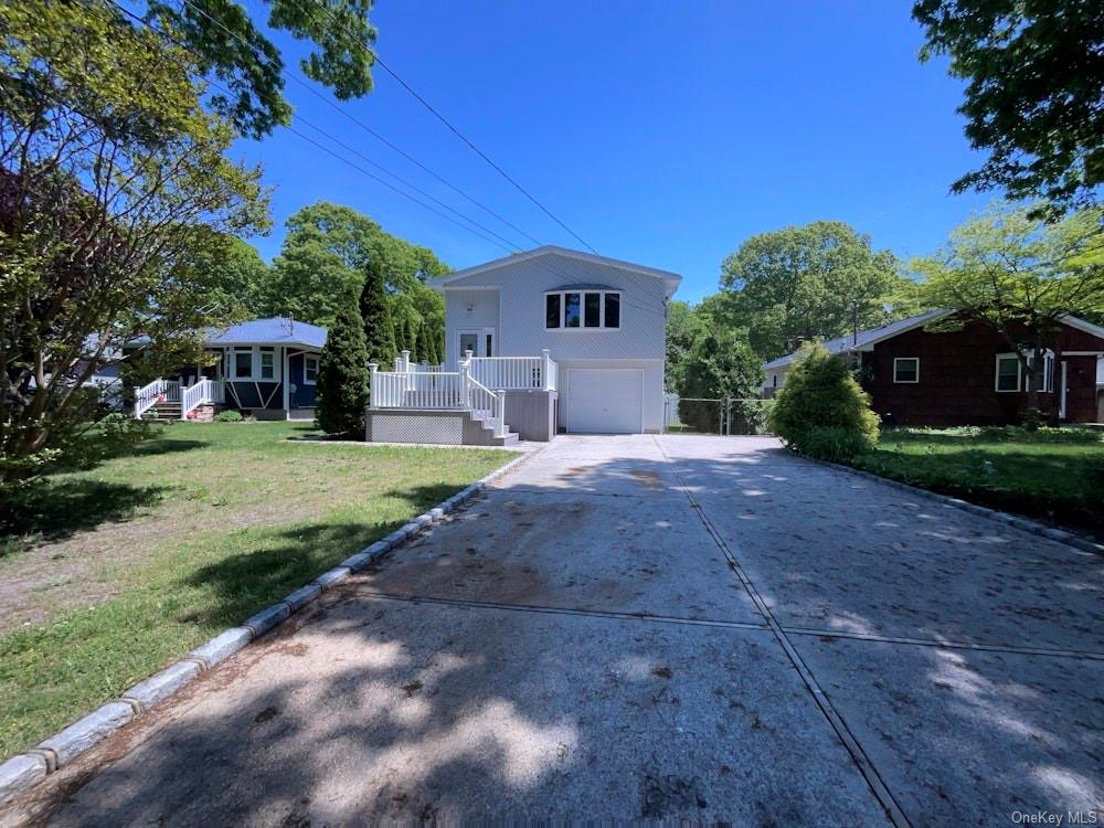 Auborn Ave, Shirley, NY 11967