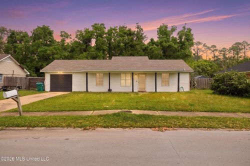 3905 Yosemite Dr, Ocean Springs, MS, 39564-5842 | Card Image