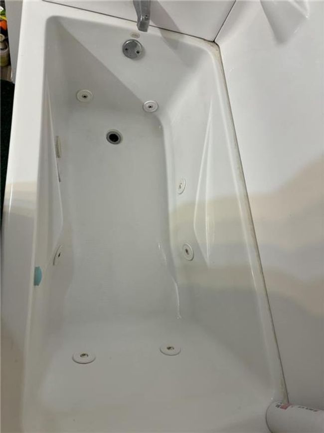 whirlpool tub | Image 26