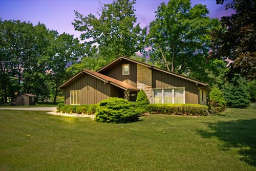 1075 Murray Ln E, Hubertus, WI, 53033-9740 | Card Image