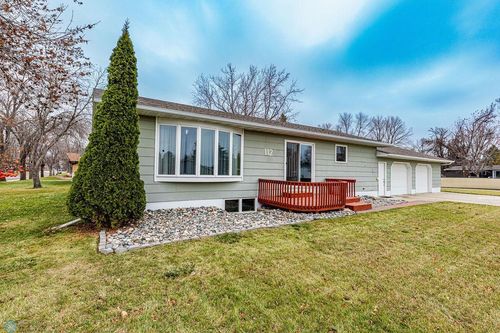 112 3rd Ave Se, Gwinner, ND, 58040-4359 | Card Image