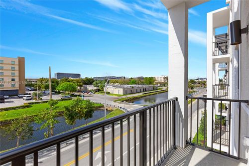 apt-303-8001 Nw 41st St, Doral, FL, 33166-6270 | Card Image