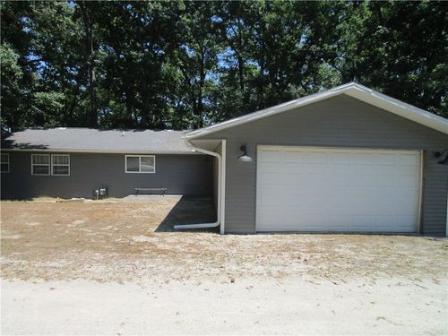 19 Oliver Dr, Pana, IL, 62557-6637 | Card Image