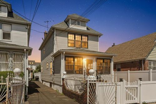 21825 104 Avenue, New York, NY, 11429 | Card Image