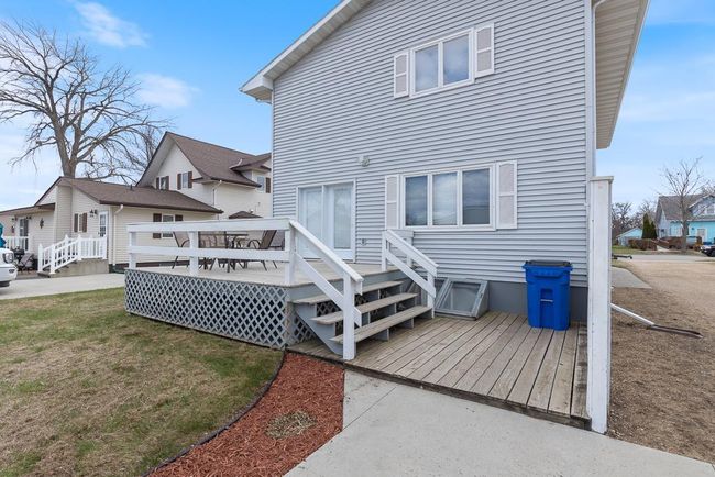 Spacious patio landing | Image 7