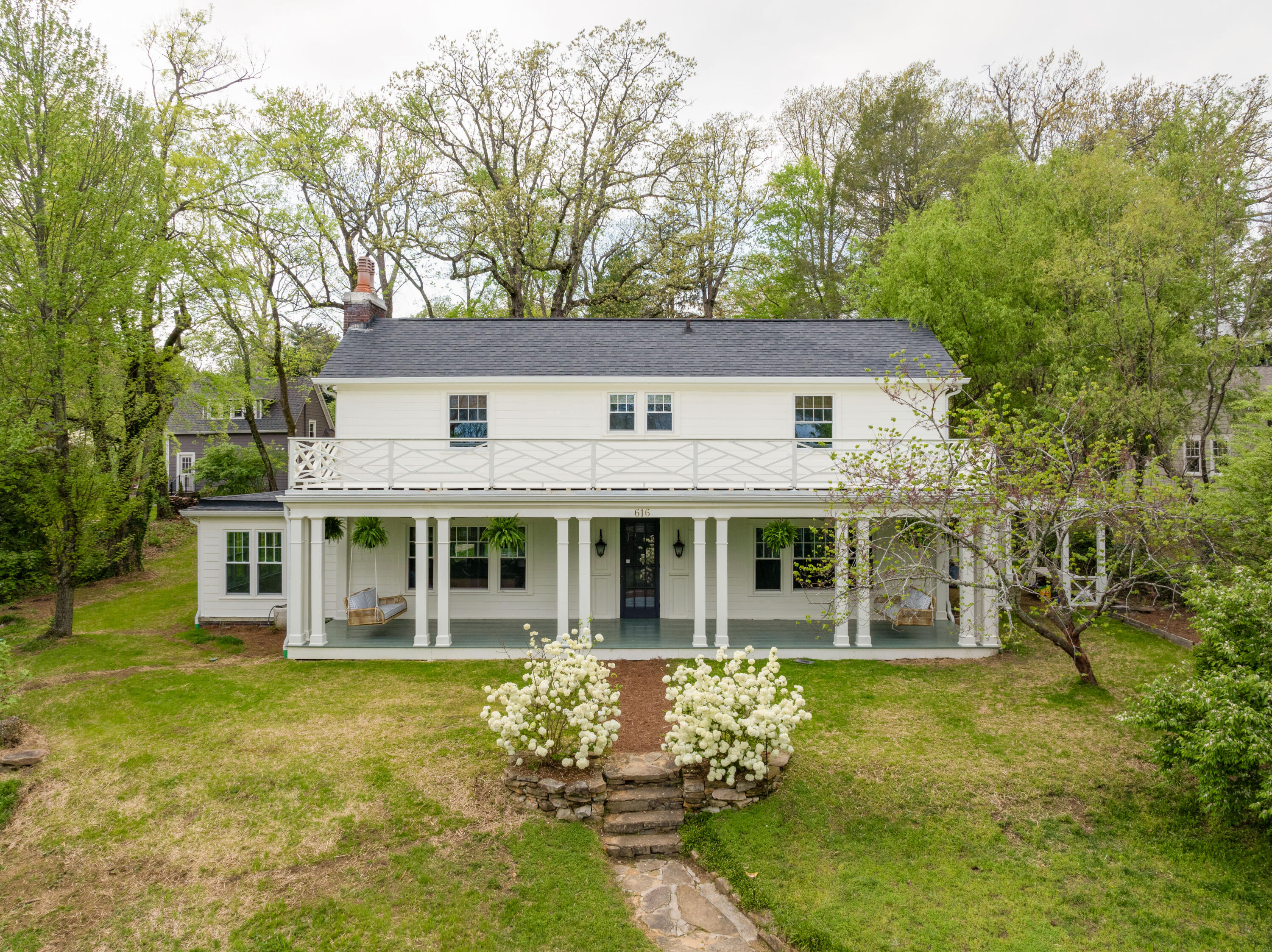 Brow Rd, Lookout Mountain, TN 37350