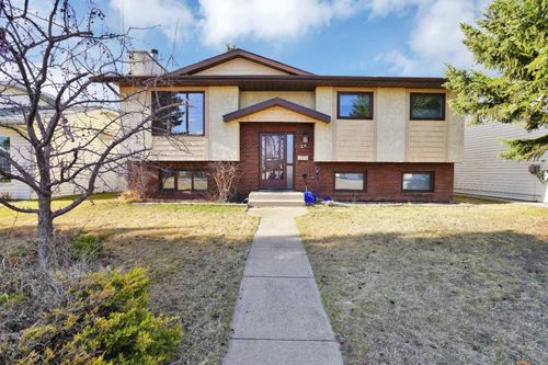 26 Dunlop Street, Home with 5 bedrooms, 2 bathrooms and 3 parking in Red Deer AB | Card Image