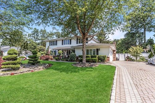 7 Woodstock Pl, Lake Grove, NY, 11755-2827 | Card Image