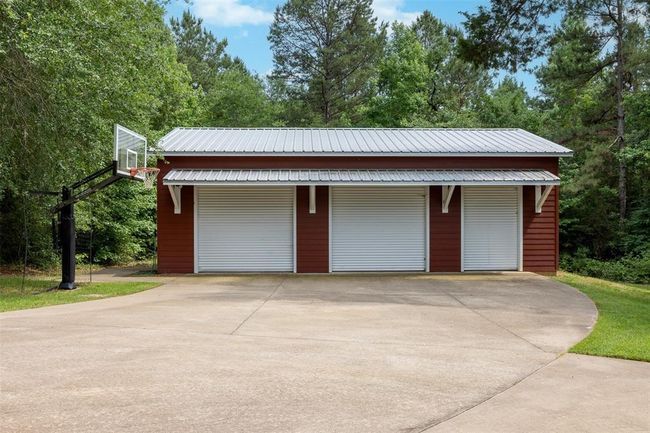 17042 State Highway 21 E, Home with 7 bedrooms, 9 bathrooms and 3 parking in Grapeland TX | Image 45