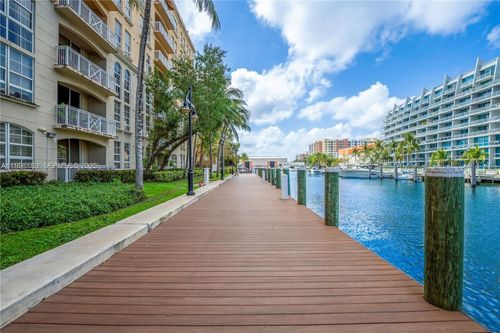 apt-127-3001 Ne 185th St, Aventura, FL, 33180-3338 | Card Image