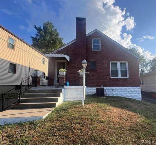 8920 Burton Ave, Overland, MO, 63114-4824 | Card Image