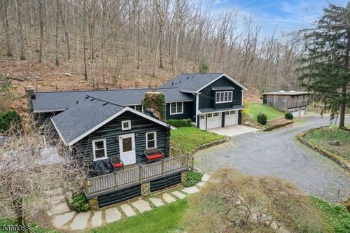 8 Boulder Hill Rd, Tewksbury Twp, NJ, 07830-3332 | Card Image