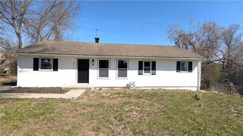 3812 E 93rd St, Kansas City, MO, 64132-2829 | Card Image