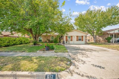 Single story home featuring a front yard | Image 1