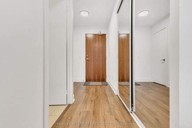 402 - 170 Chiltern Hill Rd, Condo with 2 bedrooms, 2 bathrooms and 1 parking in York ON | Image 4