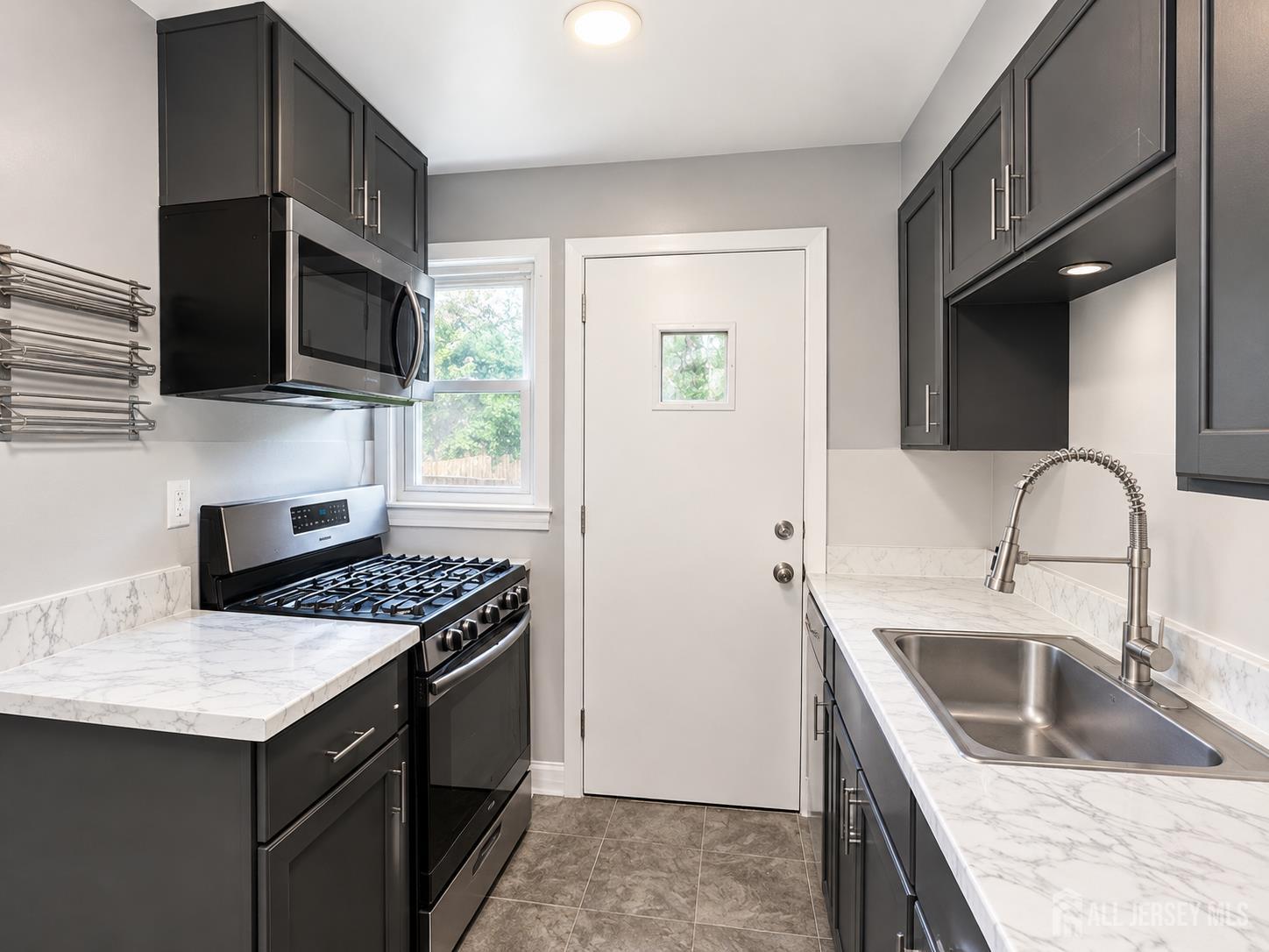 Residential Lease in Edison 3