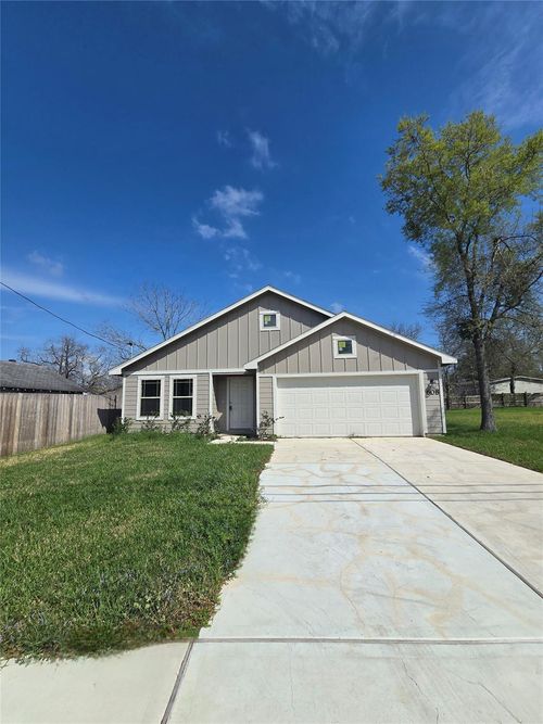 608 Yupon St, Baytown, TX, 77520-6747 | Card Image