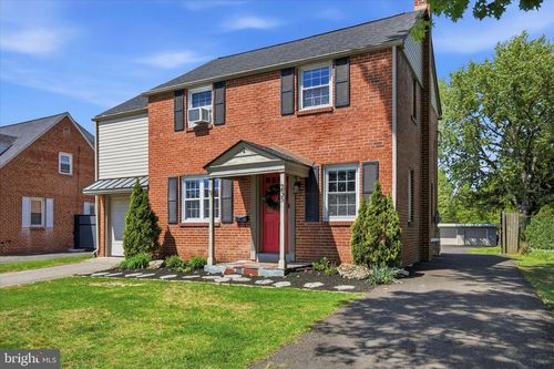 235 W King St, POTTSTOWN, PA, 19464-6319 | Card Image