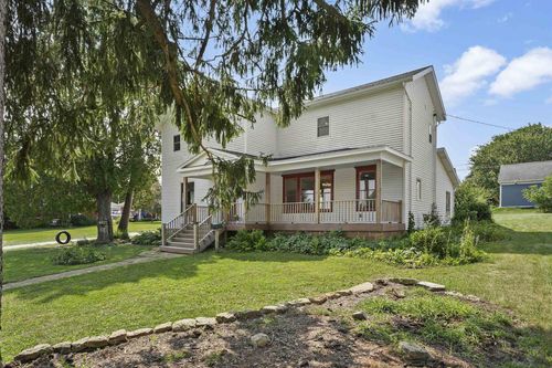 209 W Walnut St, Dodgeville, WI, 53533-1639 | Card Image