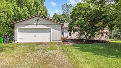 7140 Hunter Dr, Chippewa Lake, OH, 44215-9715 | Card Image