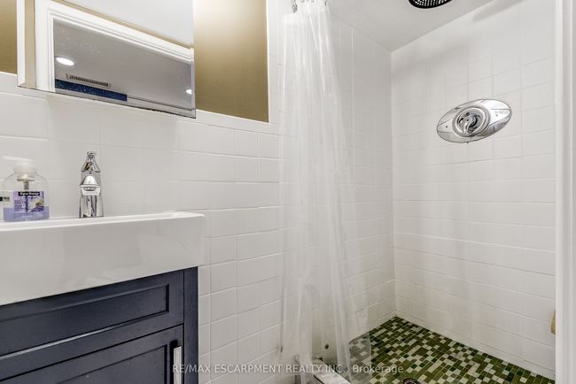 24 Ray St N, House other with 5 bedrooms, 3 bathrooms and 4 parking in Hamilton ON | Image 31