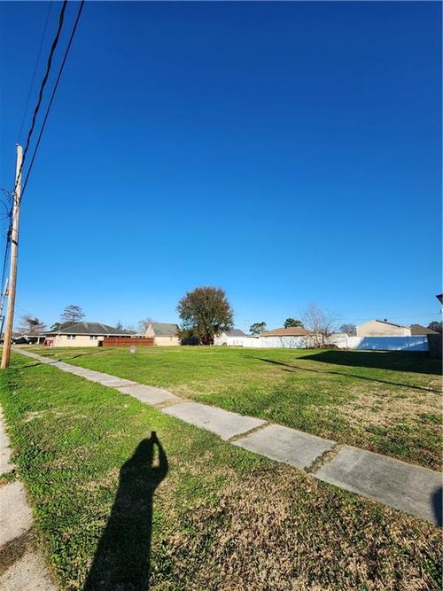 3013 Lyndell Dr, Chalmette, LA, 70043-3423 | Card Image