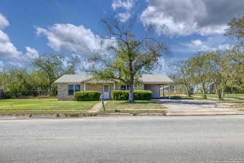 733 N Camp St, Uvalde, TX, 78801-4312 | Card Image