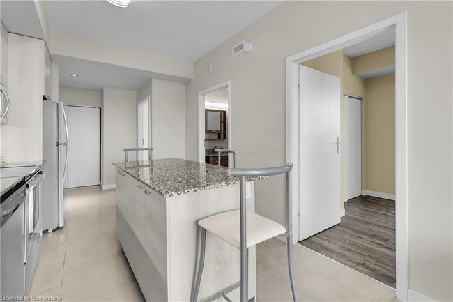 404 - 280 Lester St, House attached with 2 bedrooms, 1 bathrooms and 1 parking in Waterloo ON | Image 5