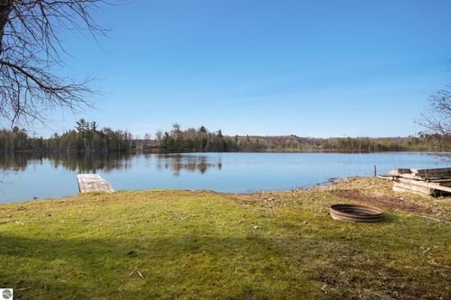 11641 Loon Ln, Traverse City, MI, 49685-7046 | Card Image