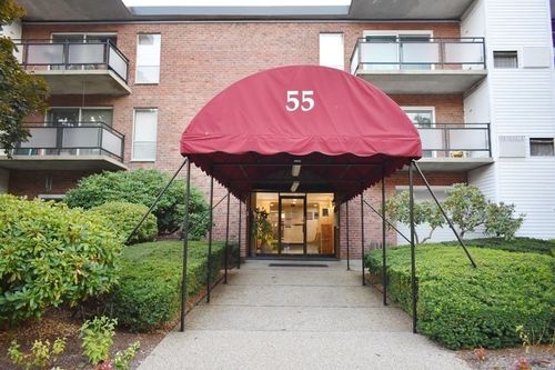 apt-17-55 Broadlawn Park, Chestnut Hill, MA, 02467-3513 | Card Image