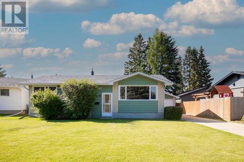 9 Standish Close, Red Deer, AB, T4N0A7 | Card Image