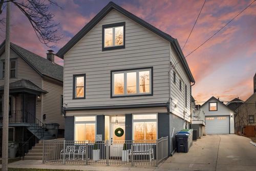 1850 N Arlington Place, Milwaukee, WI, 53202 | Card Image